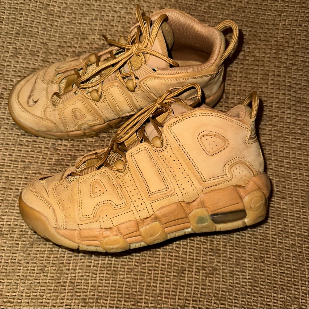 NIKE Uptempo flax